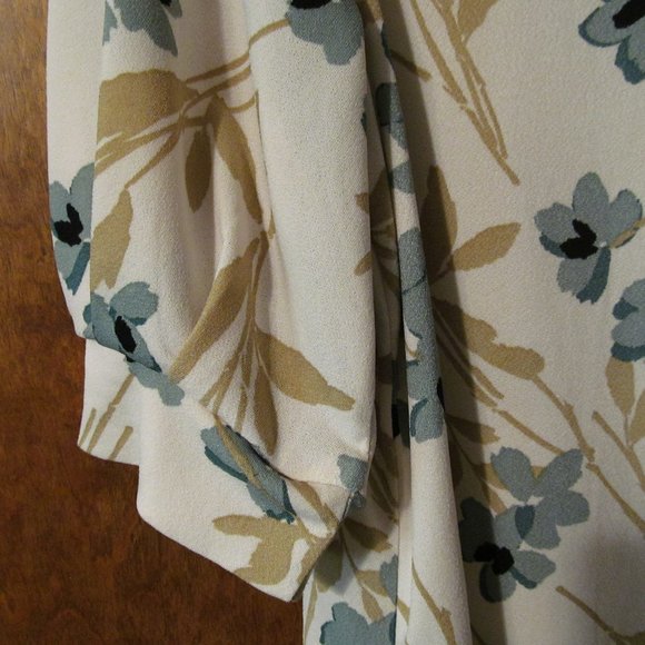 H&M Spring floral pattern top - Size M - Picture 4 of 5